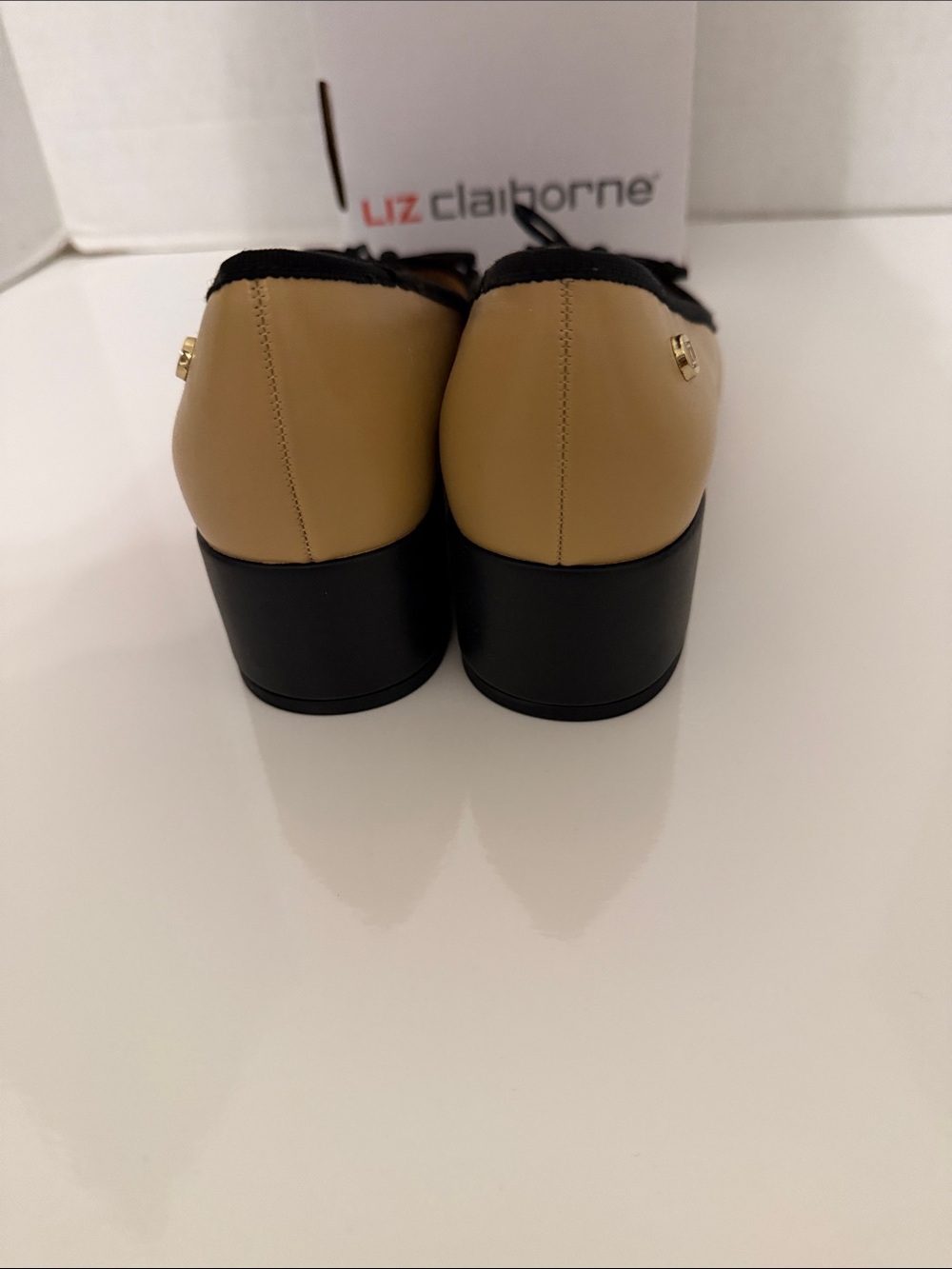 Liz Claiborne Two-Tone Ballet Pump - Black & Nude 6.5M new in box - Picture 3 of 10